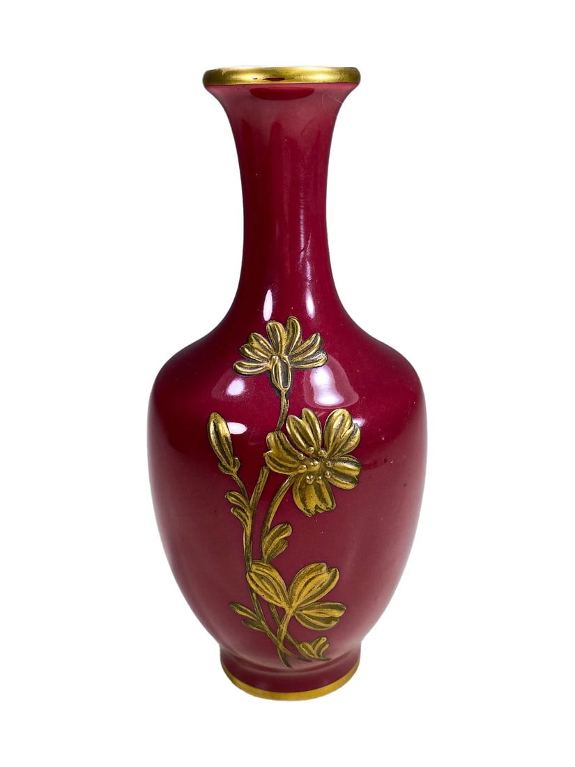 Marked Mano Argentinian Porcelain Vase: Marked Mano Argentinian Porcelain Vase. 5 3/8 x 2 7/8 in.Local Pick up call one day before to make an appointment. TO SHIP THIS ITEM IN USA OR INTERNATIONAL, PLEASE CONTACT THE SHIPPERS : 1) UPS store