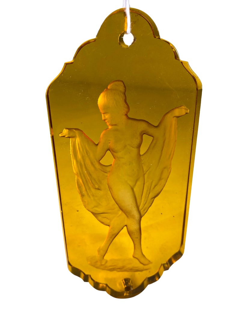 Vintage Amber Etched Crystal Pendant: Vintage Amber Etched Crystal Pendant. 6 x 2 5/8 x 3/4 in.Local Pick up call one day before to make an appointment. TO SHIP THIS ITEM IN USA OR INTERNATIONAL, PLEASE CONTACT THE SHIPPERS : 1) UPS store