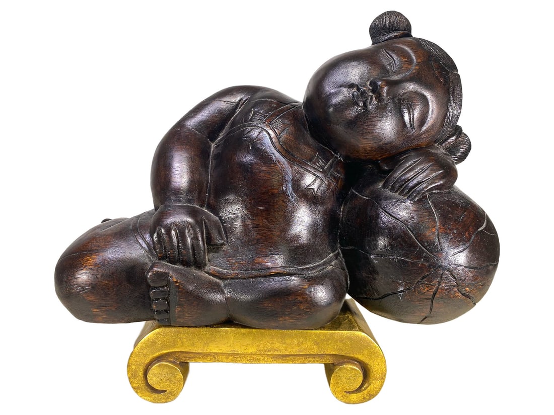 Vintage Chinese Carved Wood Figurine: Vintage Chinese Carved Wood Figurine. 17 3/8 x 20 1/8 x 8 1/2 in base included.Local Pick up call one day before to make an appointment. TO SHIP THIS ITEM IN USA OR INTERNATIONAL, PLEASE CONTACT THE S