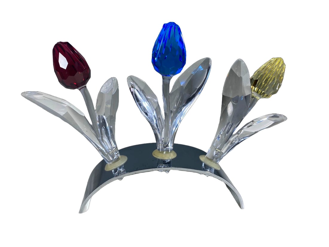 Swarovski Crystal Tulip Flowers & Metal Sculpture: Swarovski Crystal Tulip Flowers & Metal Sculpture. 4 1/4 x 6 x 1 1/2 in.Local Pick up call one day before to make an appointment. TO SHIP THIS ITEM IN USA OR INTERNATIONAL, PLEASE CONTACT THE SHIPPERS