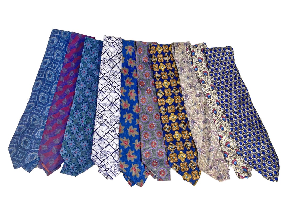 6 Armani & 4 Valentino Silk Ties: 6 Armani & 4 Valentino Silk Ties. Local Pick up call one day before to make an appointment. TO SHIP THIS ITEM IN USA OR INTERNATIONAL, PLEASE CONTACT THE SHIPPERS : 1) UPS store1937- David Reiser -754