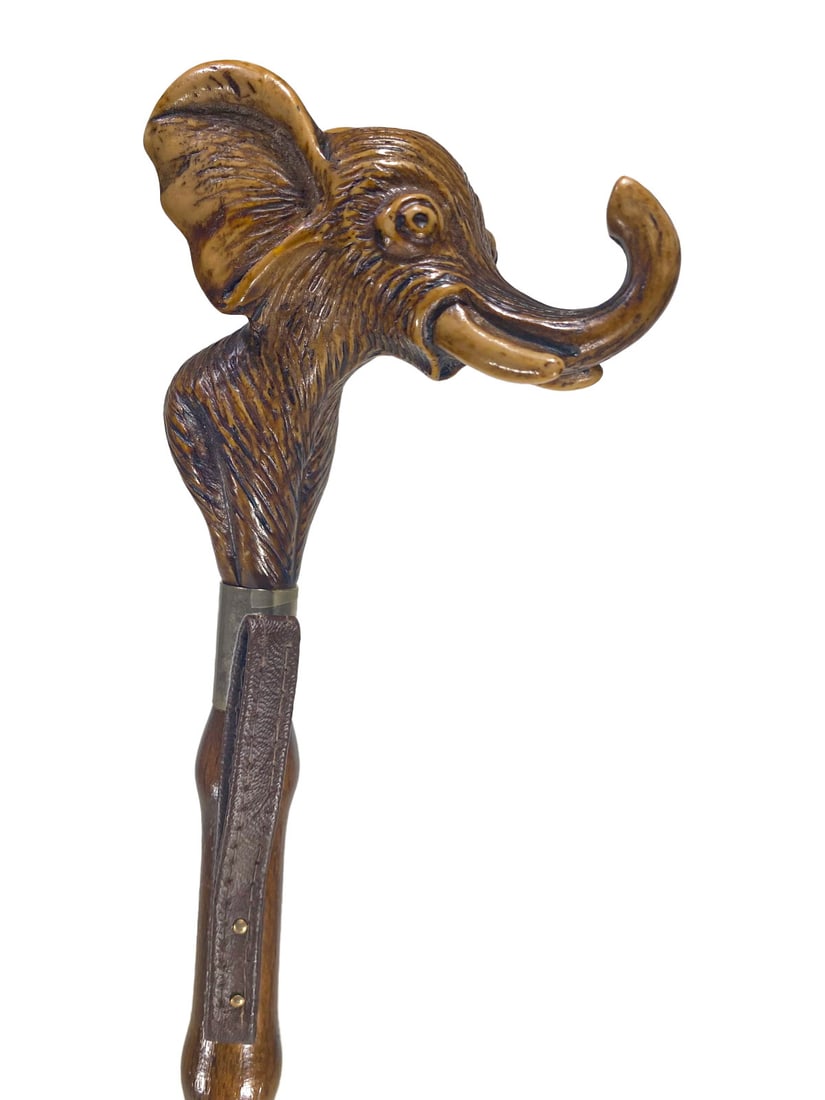 Vintage Wood Shoes Horn Long Handle Elephant Head: Vintage Wood Shoes Horn Long Handle Elephant Head. 21 1/8 x 1 1/2 x 3 in.Local Pick up call one day before to make an appointment. TO SHIP THIS ITEM IN USA OR INTERNATIONAL, PLEASE CONTACT THE SHIPPER