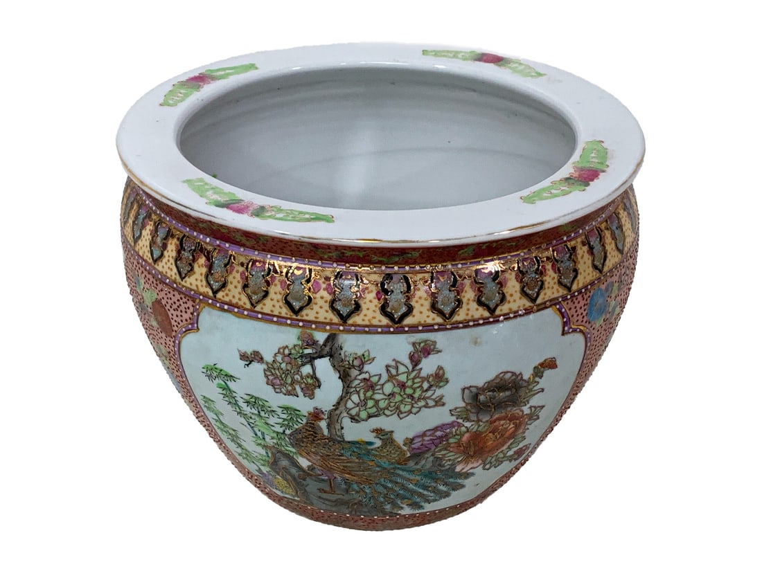 Vintage Chinese Porcelain Bowl: Vintage Chinese Porcelain Bowl. 8 x 10 in.Local Pick up call one day before to make an appointment. TO SHIP THIS ITEM IN USA OR INTERNATIONAL, PLEASE CONTACT THE SHIPPERS : 1) UPS store1937- David Rei