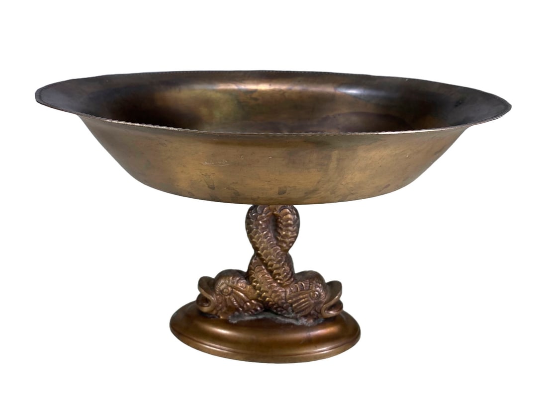 Vintage Gilt Brass Fish Centerpiece: Vintage Gilt Brass Fish Centerpiece. 7 1/4 x 11 1/8 x 8 1/4 in.Local Pick up call one day before to make an appointment. TO SHIP THIS ITEM IN USA OR INTERNATIONAL, PLEASE CONTACT THE SHIPPERS : 1) UPS