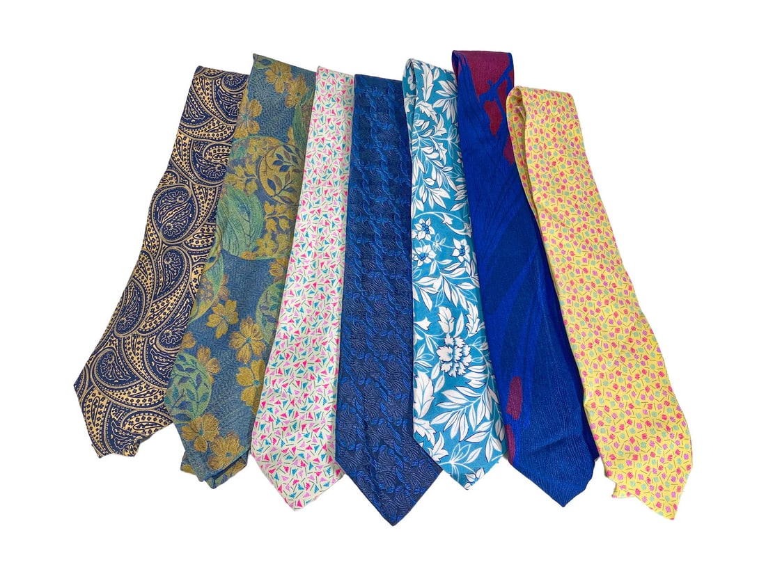 7 Fendi Silk Ties: 7 Fendi Silk Ties. Local Pick up call one day before to make an appointment. TO SHIP THIS ITEM IN USA OR INTERNATIONAL, PLEASE CONTACT THE SHIPPERS : 1) UPS store1937- David Reiser -754-263-0780, auct