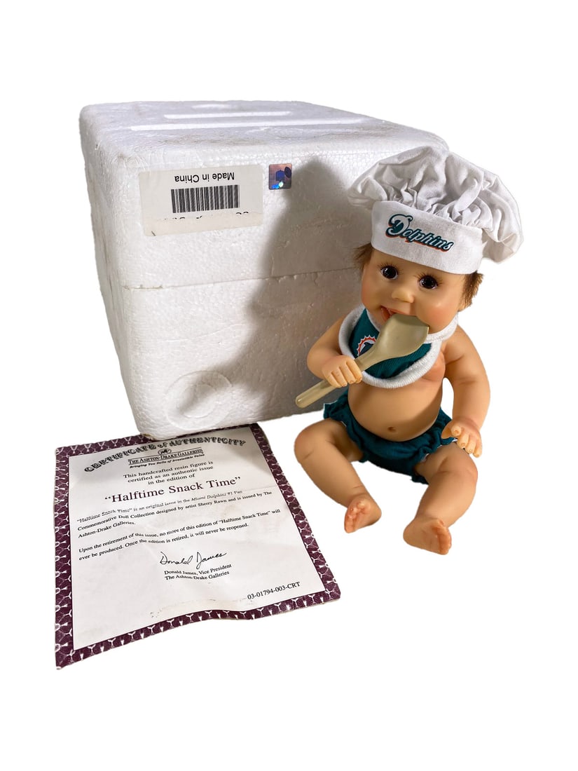 Dolphins Half Snack Time Fig: Dolphins Half Snack Time Fig. Box: 5 1/2 x 7 3/4 x 6 1/4 in.Local Pick up call one day before to make an appointment. TO SHIP THIS ITEM IN USA OR INTERNATIONAL, PLEASE CONTACT THE SHIPPERS : 1) UPS st