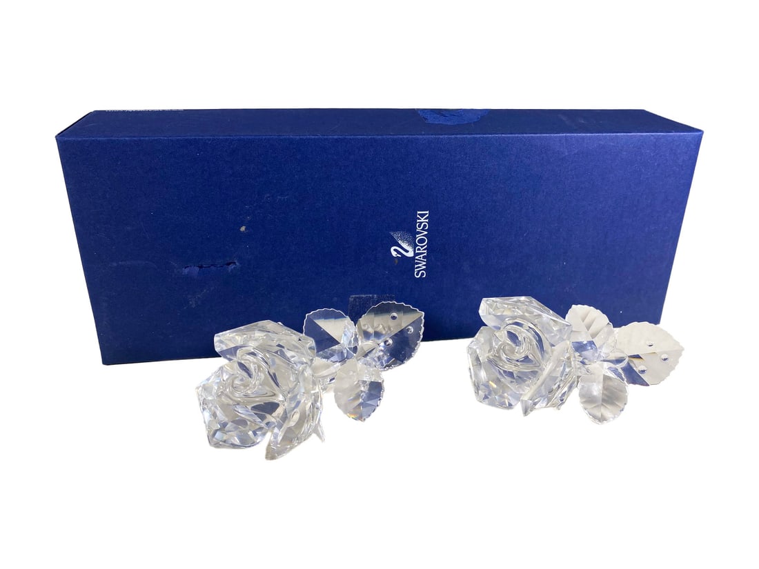 Swarovski Crystal Roses Fig: Swarovski Crystal Roses Fig. Rose: 2 x 3 1/4 x 1 3/4 in. Box: 2 1/2 x 9 1/2 x 3 1/2 in.Local Pick up call one day before to make an appointment. TO SHIP THIS ITEM IN USA OR INTERNATIONAL, PLEASE CONTA