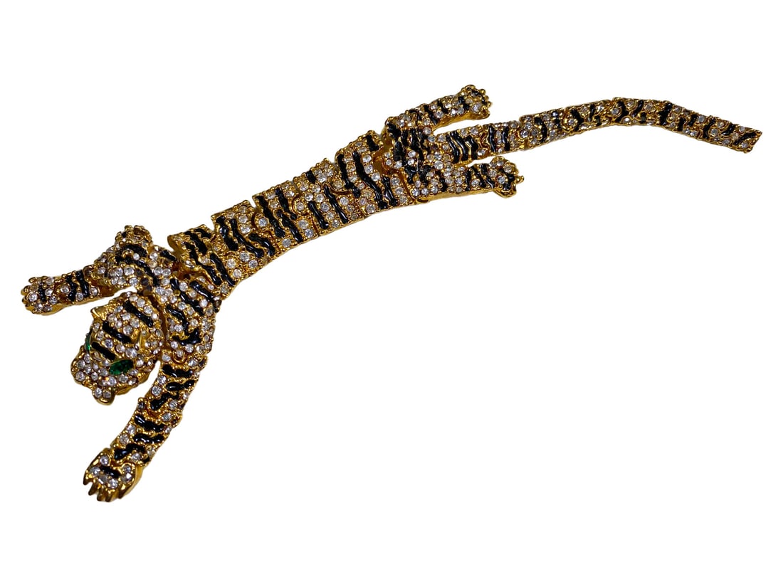 Vintage Tiger Articulated Shoulder Brooche: Vintage Tiger Articulated Shoulder Brooche. 7 1/4 x 1 1/4 in.Local Pick up call one day before to make an appointment. TO SHIP THIS ITEM IN USA OR INTERNATIONAL, PLEASE CONTACT THE SHIPPERS : 1) UPS s