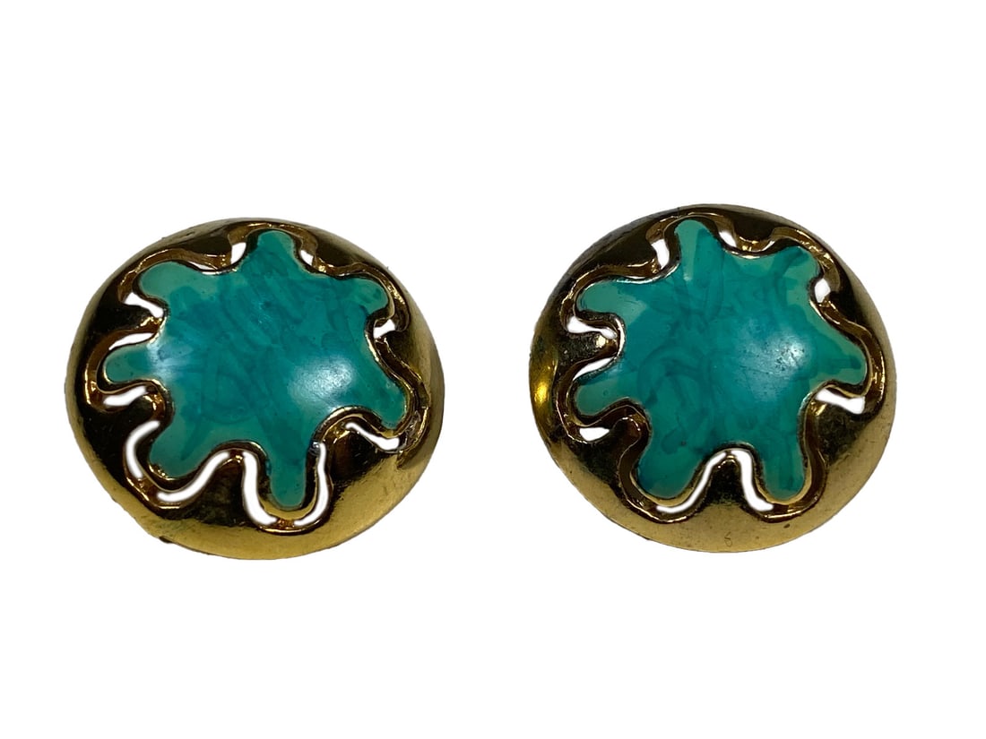 Vintage Star Custom Jewelry Earings: Vintage Star Custom Jewelry Earings. 7/8 in diameter.Local Pick up call one day before to make an appointment. TO SHIP THIS ITEM IN USA OR INTERNATIONAL, PLEASE CONTACT THE SHIPPERS : 1) UPS store1937
