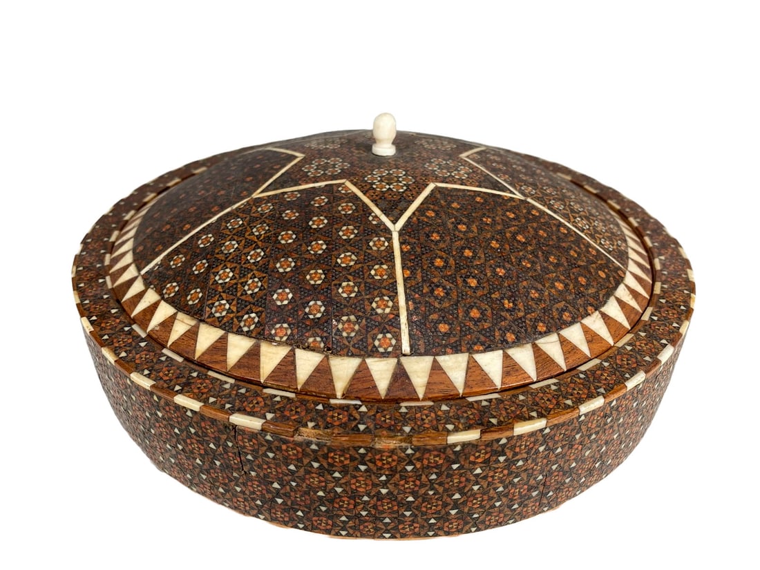 Persian Khatam Kari Wood & Bone Inlay Box, 1920: Persian Khatam Kari Wood & Bone Inlay Box, 1920. 3 1/2 x 9 in.Local Pick up call one day before to make an appointment. TO SHIP THIS ITEM IN USA OR INTERNATIONAL, PLEASE CONTACT THE SHIPPERS : 1) UPS 