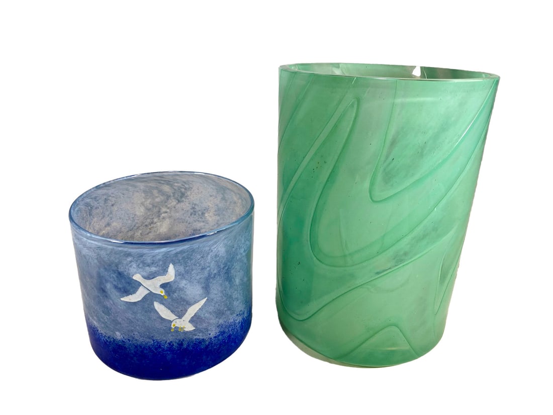 Kosta Boda & Other Glass Vases: Kosta Boda & Other Glass Vases. 7 1/2 x 5 1/2 in & 4 x 4 1/2 in.Local Pick up call one day before to make an appointment. TO SHIP THIS ITEM IN USA OR INTERNATIONAL, PLEASE CONTACT THE SHIPPERS : 1) UP