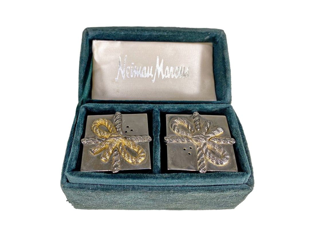 Neiman Marcus Salt & Peppers Shakers (1 of 4)