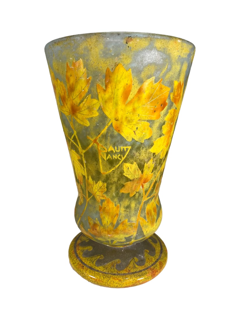 Daum Nancy, France Cameo Glass vase: Daum Nancy, France Cameo Glass vase. 9 1/8 x 5 3/4 in.Local Pick up call one day before to make an appointment. TO SHIP THIS ITEM IN USA OR INTERNATIONAL, PLEASE CONTACT THE SHIPPERS : 1) UPS store193