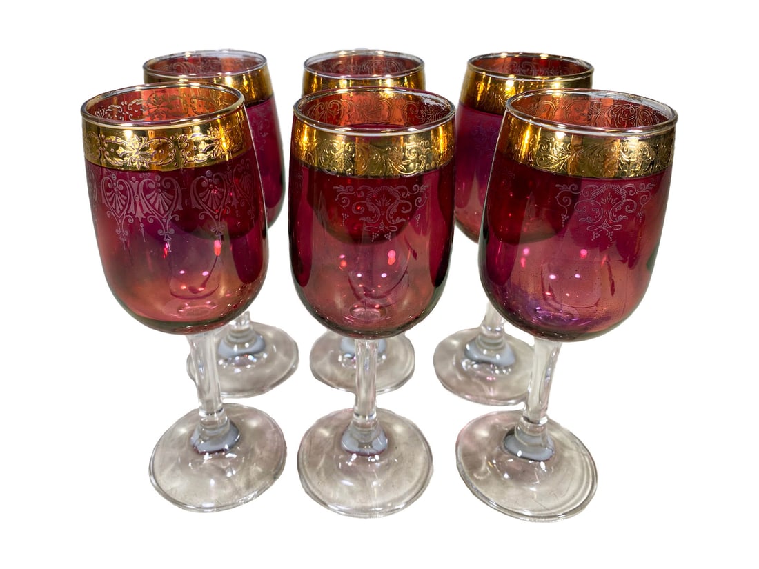 6 Vintage Pink Royal Wine & Gold Glasses: 6 Vintage Pink Royal Wine & Gold Glasses, One is different. 6 5/8 x 2 1/4 in.Local Pick up call one day before to make an appointment. TO SHIP THIS ITEM IN USA OR INTERNATIONAL, PLEASE CONTACT THE SHI