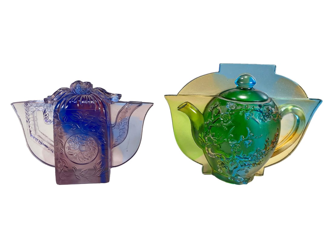 2 Tittot Art Glass Limited Edition Miniatures: 2 Tittot Art Glass Limited Edition Miniatures. 2 7/8 x 3 7/8 x 1 1/2 in and 3 1/2 x 4 1/2 x 2 1/4 in.Local Pick up call one day before to make an appointment. TO SHIP THIS ITEM IN USA OR INTERNATIONAL