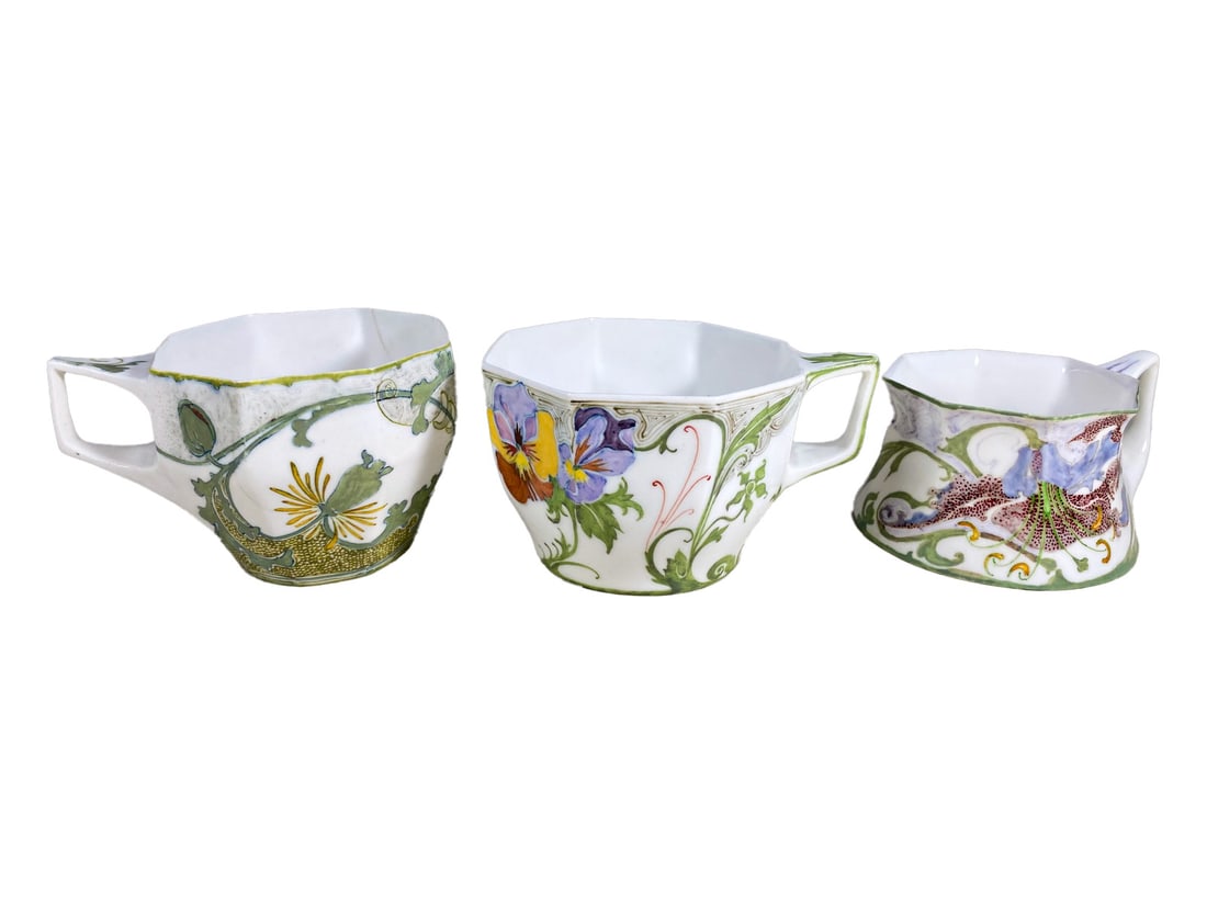 3 Rozemburg Eggshell Porcelain Cups: 3 Rozemburg Eggshell Porcelain Cups. 2 1/8 x 3 3/8 x 3 in, 2 1/4 x 3 5/8 x 2 3/4 in and 1 3/4 x 3 1/2 x 3 in.Local Pick up call one day before to make an appointment. TO SHIP THIS ITEM IN USA OR INTER