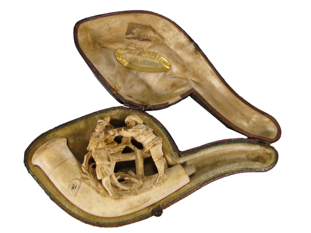 Antique English William Tell Meerschaum Cigarette Holder: Antique English William Tell Meerschaum Cigarette Holder with the original case and no steam, around 1920. Case: 2 1/8 x 3 1/2 x 1 in.Local Pick up call one day before to make an appointment. TO SHIP 