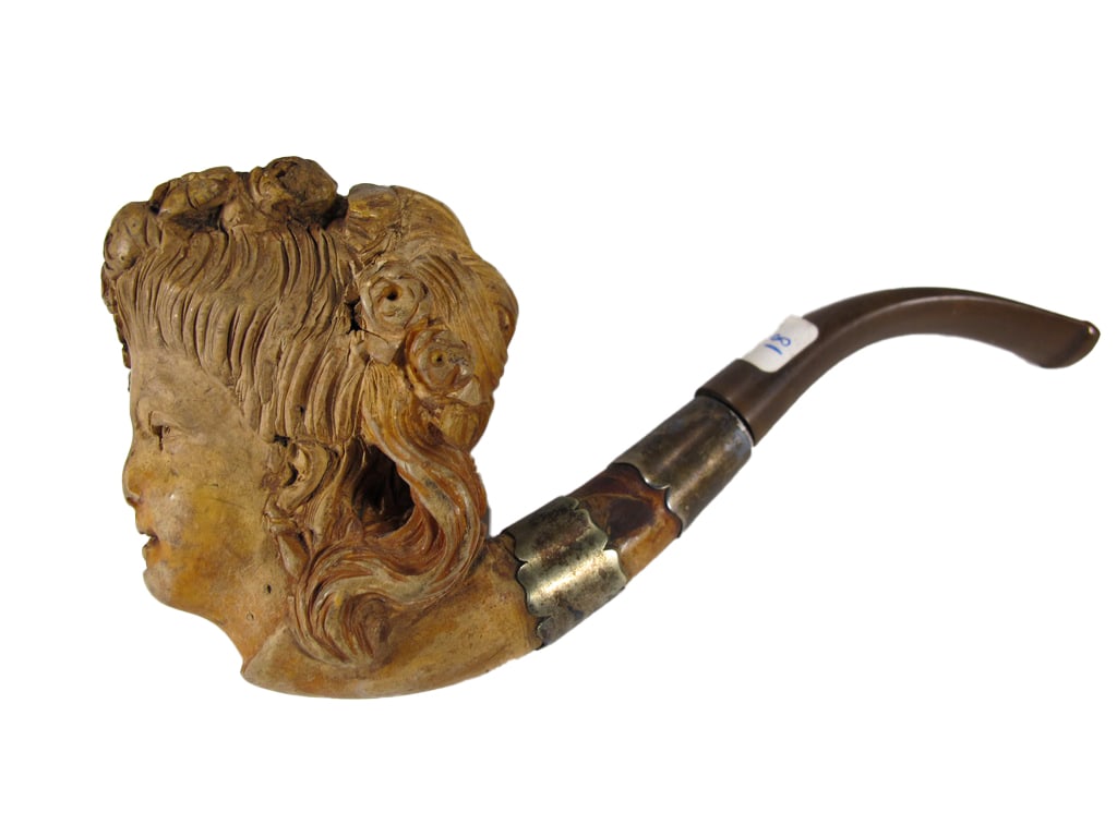 Antique French Meerschaum & Sterling Woman Pipe: Antique French Meerschaum & Sterling Woman Pipe, around 1900. 3 x 6 x 2 in.Local Pick up call one day before to make an appointment. TO SHIP THIS ITEM IN USA OR INTERNATIONAL, PLEASE CONTACT THE SHIPP