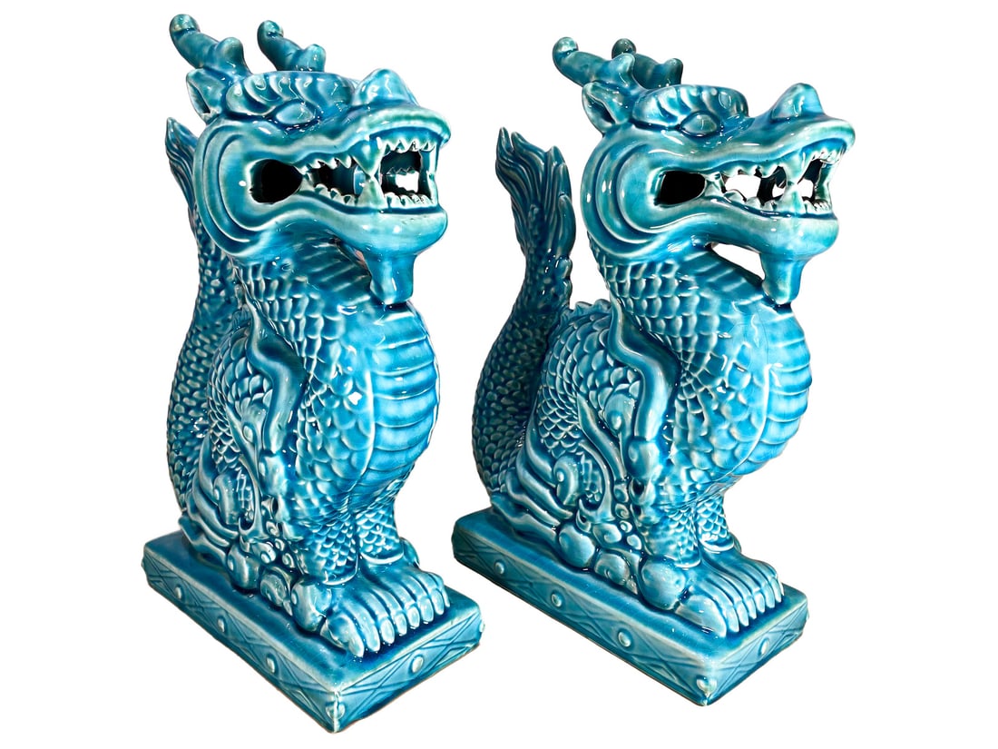 Chinese Pair of Dragon Porcelain Statues: Chinese Pair of Dragon Porcelain Statues. 14 5/8 x 10 1/8 x 4 1/2 in.Local Pick up call one day before to make an appointment. TO SHIP THIS ITEM IN USA OR INTERNATIONAL, PLEASE CONTACT THE SHIPPERS : 