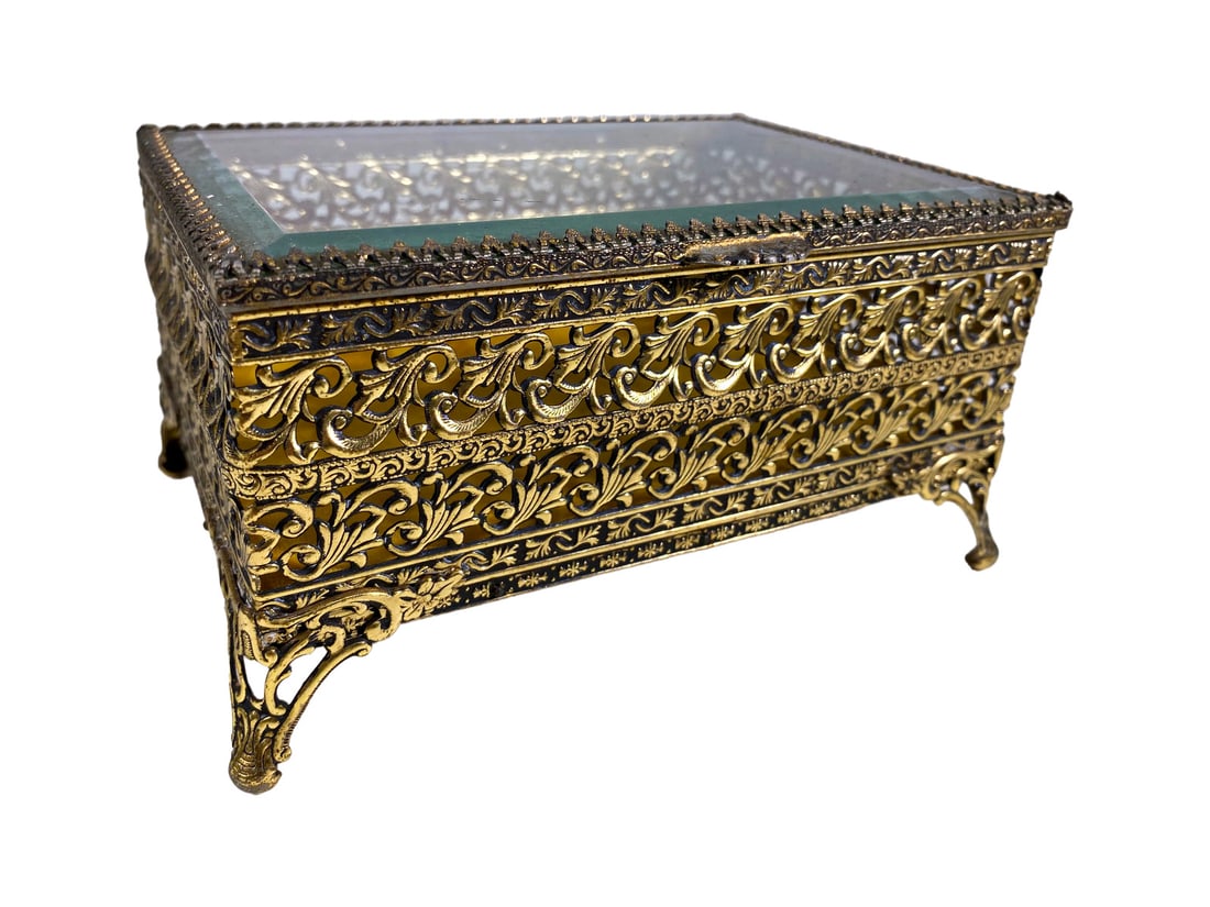 Vintage Bronze & Beveled Glass Jewelry Box: Vintage Bronze & Beveled Glass Jewelry Box. 3 1/4 x 6 1/4 x 4 1/2 in.Local Pick up call one day before to make an appointment. TO SHIP THIS ITEM IN USA OR INTERNATIONAL, PLEASE CONTACT THE SHIPPERS : 