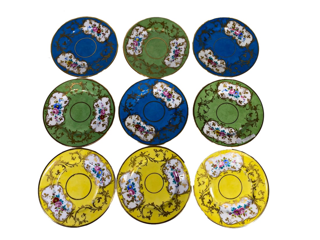 European set of 9 Porcelain Plates: European set of 9 Porcelain Plates. 7 3/8 in diameter. Local Pick up call one day before to make an appointment. TO SHIP THIS ITEM IN USA OR INTERNATIONAL, PLEASE CONTACT THE SHIPPERS : 1) UPS store19