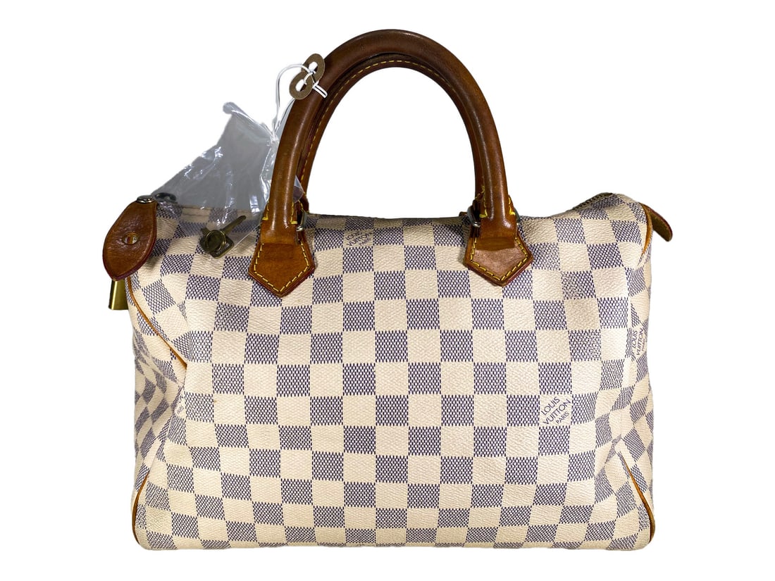 Louis Vuitton, Paris Damier Azur Speedy Bag: Louis Vuitton, Paris Damier Azur Speedy Bag, used. We are not sure if is Original. 8 1/2 x 12 1/2 x 7 1/2 in.Local Pick up call one day before to make an appointment. TO SHIP THIS ITEM IN USA OR INTER