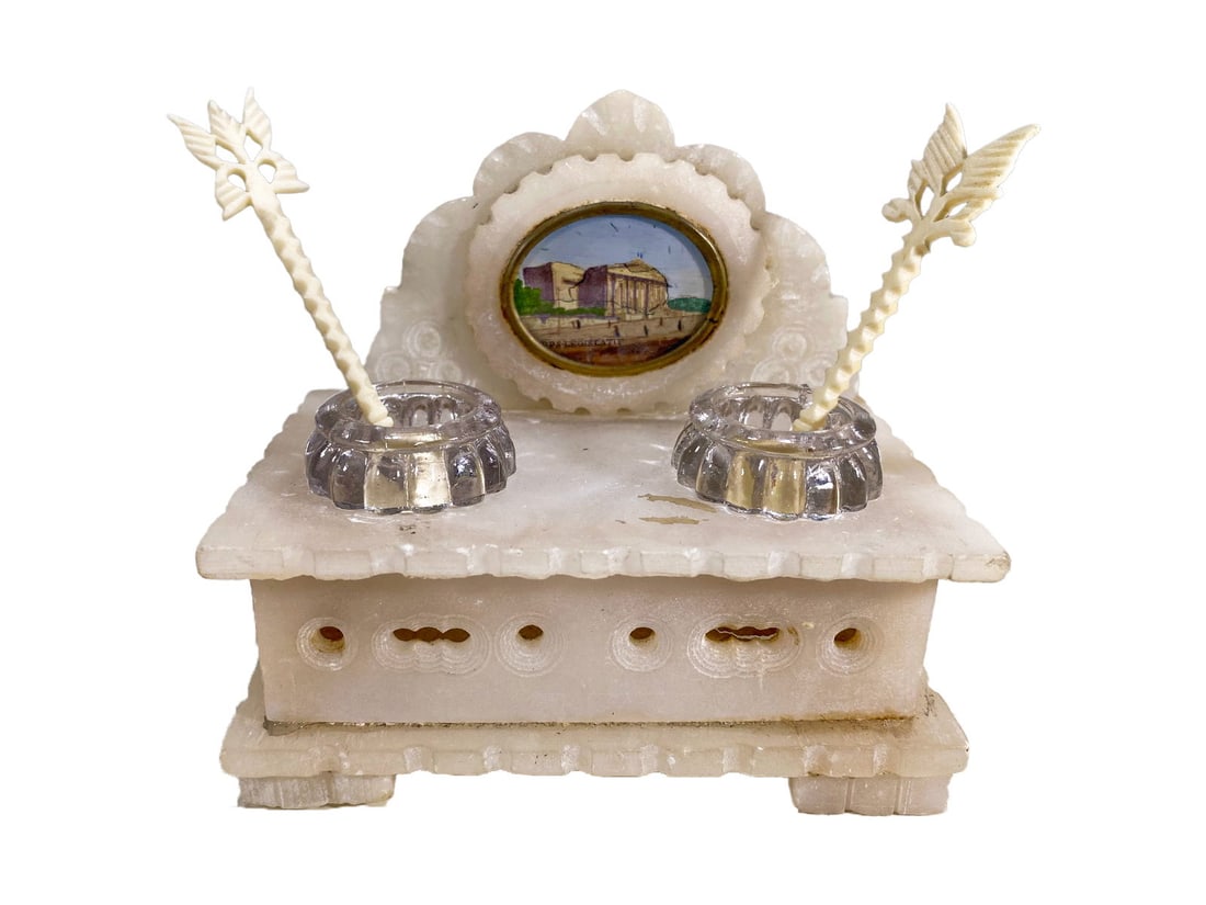Antique Alabaster Salt & Pepper Stand: Antique Alabaster Salt & Pepper Stand. 3 1/2 x 3 3/4 x 2 3/8 in.Local Pick up call one day before to make an appointment. TO SHIP THIS ITEM IN USA OR INTERNATIONAL, PLEASE CONTACT THE SHIPPERS : 1) UP