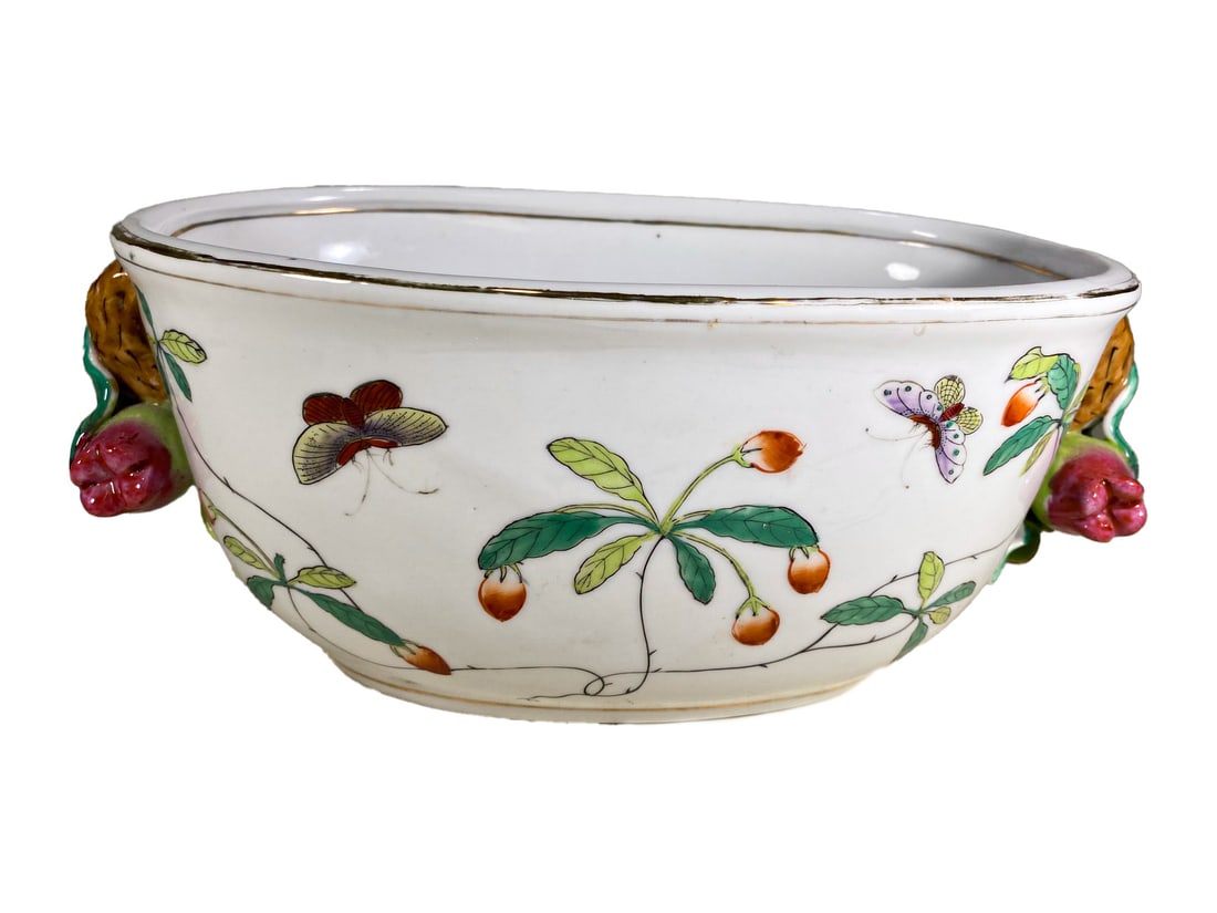1950s Chinoserie Foor Bath Porcelain Planter: 1950s Chinoserie Foor Bath Porcelain Planter. 4 3/4 x 11 1/2 x 6 1/4 in.Local Pick up call one day before to make an appointment. TO SHIP THIS ITEM IN USA OR INTERNATIONAL, PLEASE CONTACT THE SHIPPERS