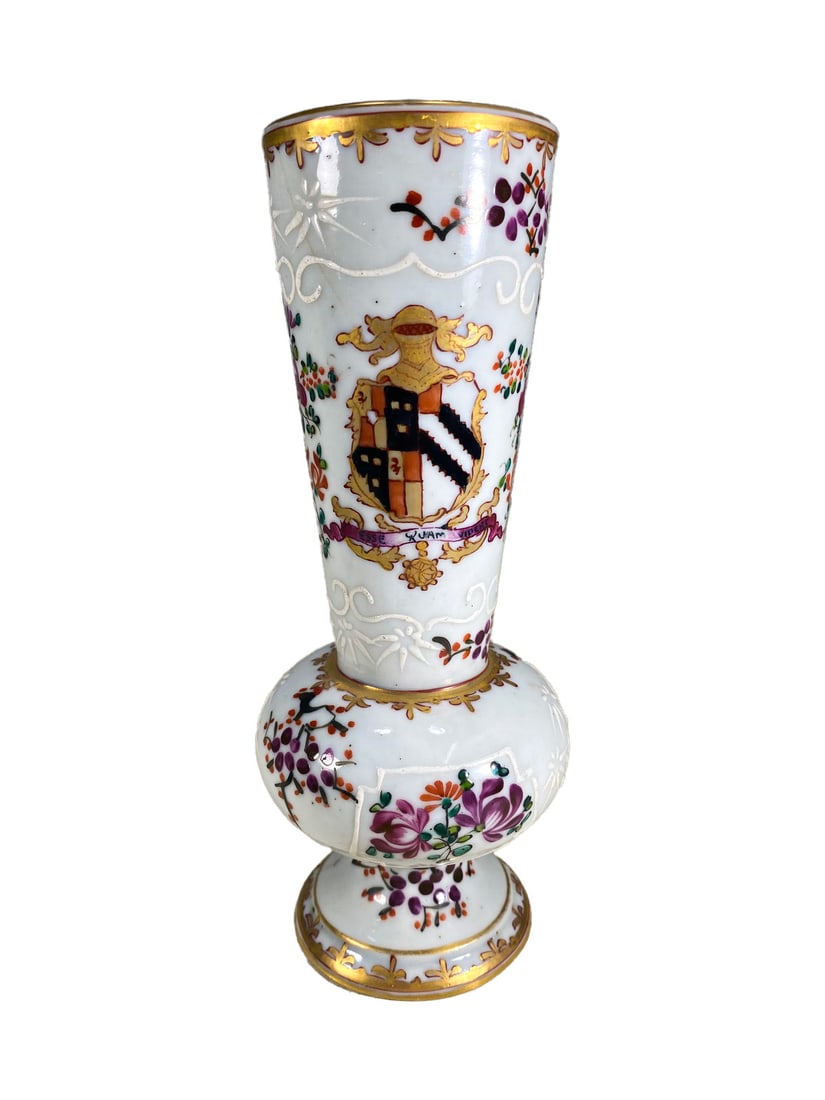 Antique Chinese Coat of Arms Porcelain Vase: Antique Chinese Coat of Arms Porcelain Vase. 7 x 2 3/4 in.Local Pick up call one day before to make an appointment. TO SHIP THIS ITEM IN USA OR INTERNATIONAL, PLEASE CONTACT THE SHIPPERS : 1) UPS stor