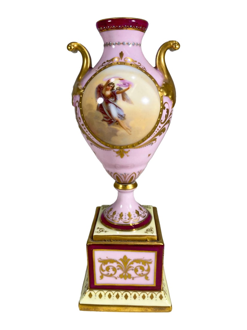 Antique Old Vienna Porcelain Urn: Antique Old Vienna Porcelain Urn. 7 3/8 x 2 1/2 in.Local Pick up call one day before to make an appointment. TO SHIP THIS ITEM IN USA OR INTERNATIONAL, PLEASE CONTACT THE SHIPPERS : 1) UPS store1937-