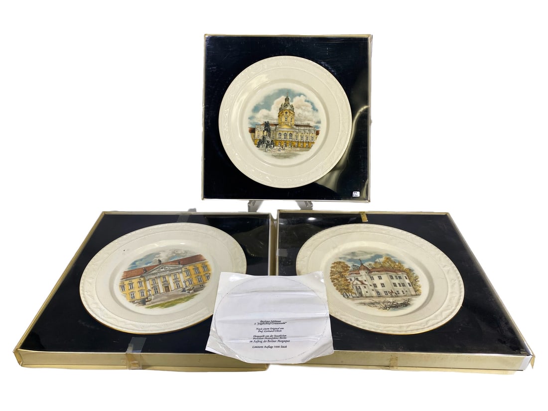 Berlin KPM Palace 3 Grunewald Hunting Lodge Plates: Berlin KPM Palace 3 Grunewald Hunting Lodge Plates, After an Original by prof. Gerhard Ulrich. Manufactured by the State Porcelain Manufactory Berlin in Behalf of the Berliner Morgenpost. Limited Edit
