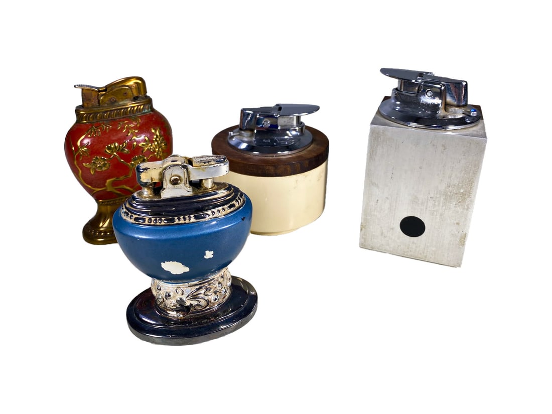 3 Ronson & Other Lighters: 3 Ronson & Other Lighters. 3 1/2 x 2 x 2 in, 2 1/2 x 2 1/2 in, 2 7/8 x 2 1/8 x 1 1/2 in and 3 1/4 x 2 1/4 x 1 3/4 in.Local Pick up call one day before to make an appointment. TO SHIP THIS ITEM IN USA