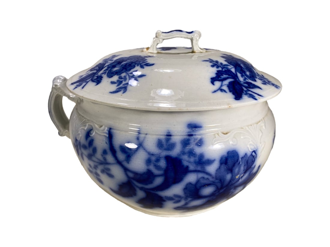 Antique Ridgways Blue Porcelain Chamber Pot: Antique Ridgways Blue Porcelain Chamber Pot. 7 3/4 x 10 1/4 x 9 1/8 in.Local Pick up call one day before to make an appointment. TO SHIP THIS ITEM IN USA OR INTERNATIONAL, PLEASE CONTACT THE SHIPPERS 