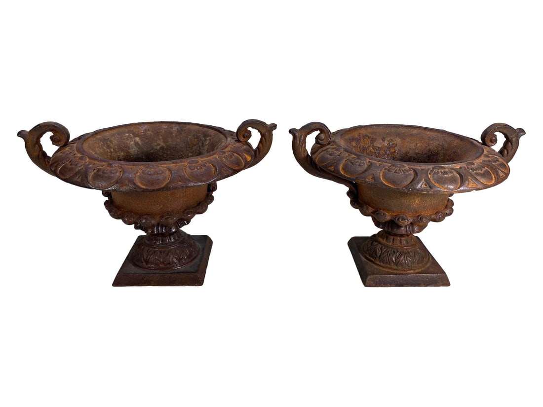 Vintage Pair of Rusty Iron Urns: Vintage Pair of Rusty Iron Urns. 5 1/4 x 7 5/8 x 6 1/4 in.Local Pick up call one day before to make an appointment. TO SHIP THIS ITEM IN USA OR INTERNATIONAL, PLEASE CONTACT THE SHIPPERS : 1) UPS stor