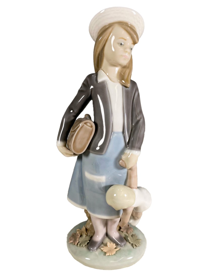 Lladro, Spain Autumn Porcelain Fig: Lladro, Spain Autumn Porcelain Fig. 7 3/4 x 3 x 2 3/4 in.Local Pick up call one day before to make an appointment. TO SHIP THIS ITEM IN USA OR INTERNATIONAL, PLEASE CONTACT THE SHIPPERS : 1) UPS store