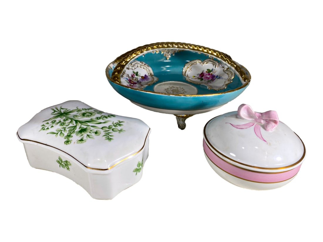 Hollohaza, Limoges & Other Porcelain Boxes & Bowl: Hollohaza, Limoges & Other Porcelain Boxes & Bowl. 2 1/4 x 6 1/4 x 4 in, 3 1/4 x 4 1/4 in and 4 x 9 in.Local Pick up call one day before to make an appointment. TO SHIP THIS ITEM IN USA OR INTERNATION