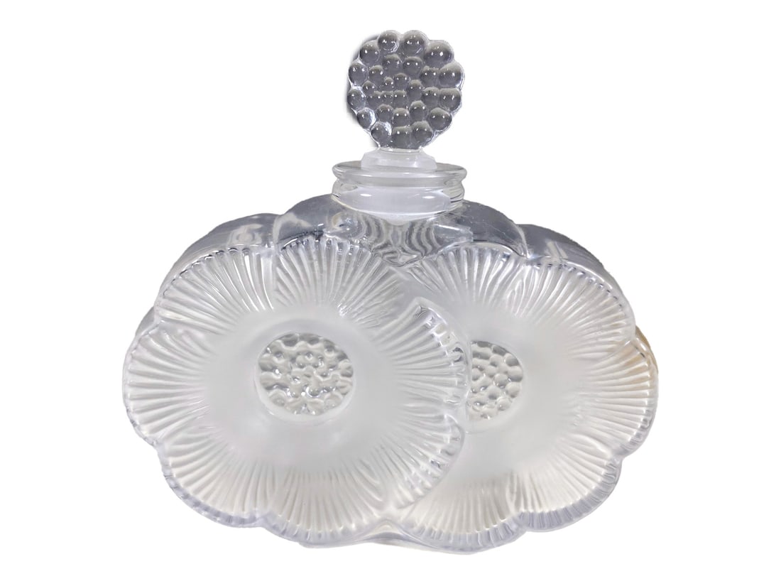 Lalique Deux Fleurs Crystal Perfurm Bottle: Lalique Deux Fleurs Crystal Perfurm Bottle. 3 5/8 x 3 3/4 x 1 in.Local Pick up call one day before to make an appointment. TO SHIP THIS ITEM IN USA OR INTERNATIONAL, PLEASE CONTACT THE SHIPPERS : 1) U