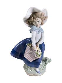 Lladro Pretty Pickings Girl Porcelain Statue