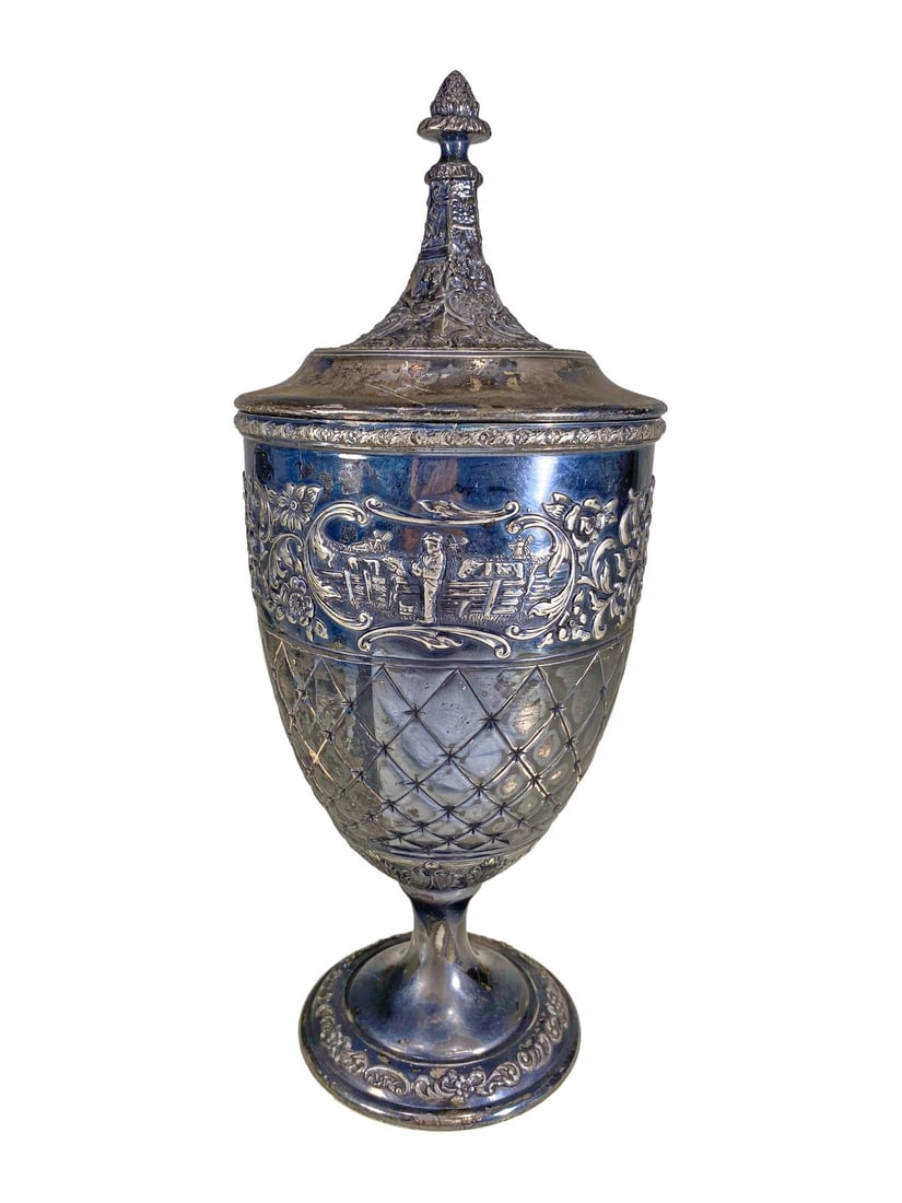 Derbys International Co Silverplate Urn: Derbys International Co Silverplate Urn. 11 1/2 x 4 3/8 in.Local Pick up call one day before to make an appointment. TO SHIP THIS ITEM IN USA OR INTERNATIONAL, PLEASE CONTACT THE SHIPPERS : 1) UPS sto