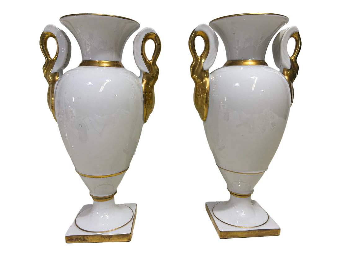 Probably Lenox Empire Pair of Porcelain Urns: Probably Lenox Empire Pair of Porcelain Urns. 10 x 5 1/2 x 4 1/2 in.Local Pick up call one day before to make an appointment. TO SHIP THIS ITEM IN USA OR INTERNATIONAL, PLEASE CONTACT THE SHIPPERS : 1