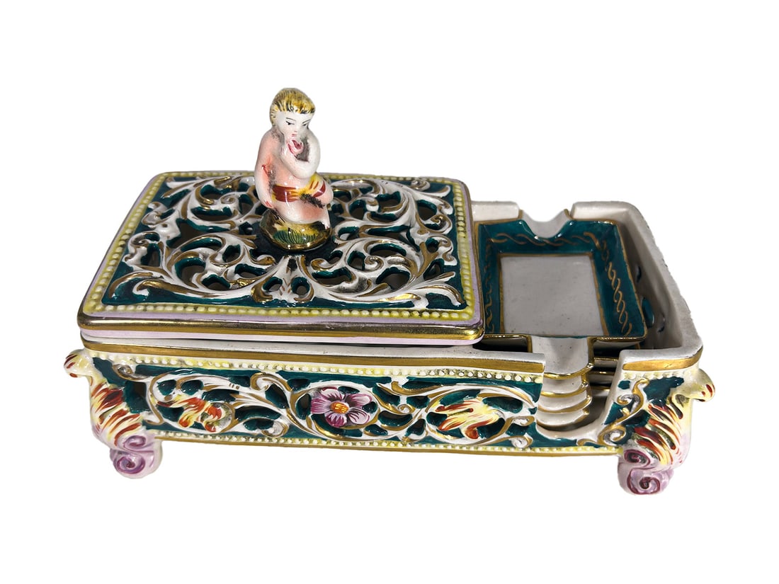 Italian Set of 4 Porcelain Ashtrays in a Lided Box (1 of 6)