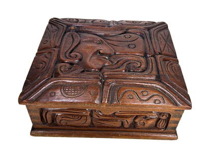 Aztec Clay Moistener Co, NY Wooden Tobaco Box: Aztec Clay Moistener Co, NY Wooden Tobaco Box. 4 1/2 x 11 x 10 1/4 in.Local Pick up call one day before to make an appointment. TO SHIP THIS ITEM IN USA OR INTERNATIONAL, PLEASE CONTACT THE SHIPPERS :