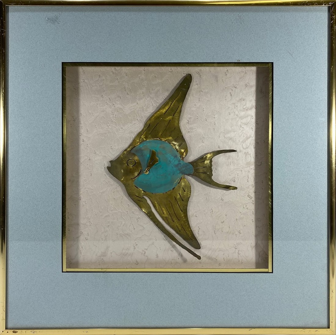 Vtg Brass Framed Fish Sculpture: Vtg Brass Framed Fish Sculpture. 16 1/4 x 16 1/4 x 1 1/4 in framed.Local Pick up call one day before to make an appointment. TO SHIP THIS ITEM IN USA OR INTERNATIONAL, PLEASE CONTACT THE SHIPPERS : 1)