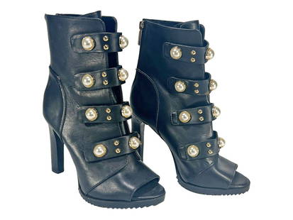 Karl Lagerfeld 7 1/2 Size Women Boots: Karl Lagerfeld 7 1/2 Size Women Boots. Local Pick up call one day before to make an appointment. TO SHIP THIS ITEM IN USA OR INTERNATIONAL, PLEASE CONTACT THE SHIPPERS : 1) UPS store1937- David Reiser
