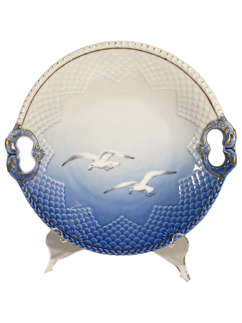 Bing & Grendahl Copenhagen Porcelain Tray: Bing & Grendahl Copenhagen Porcelain Tray. 1 1/2 x 10 1/2 in.Good condition. Local Pick up call one day before to make an appointment. TO SHIP THIS ITEM IN USA OR INTERNATIONAL, PLEASE CONTACT THE SHI
