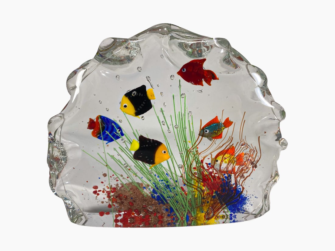 Murano, Italy Aquarium Glass Paperweight: Murano, Italy Aquarium Glass Paperweight. 6 1/4 x 7 7/8 x 1 3/4 in.Good condition. Local Pick up call one day before to make an appointment. TO SHIP THIS ITEM IN USA OR INTERNATIONAL, PLEASE CONTACT T