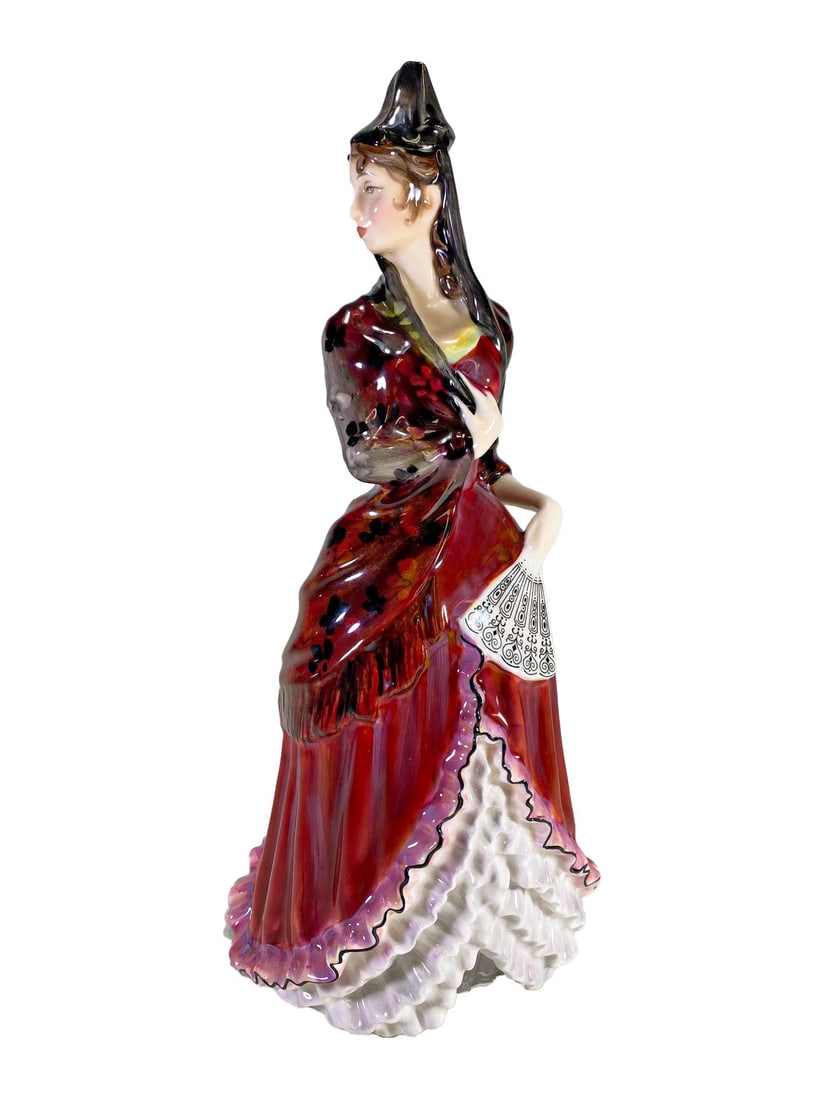 Royal Doulton, Mantilla HN 2712 Porcelain Statue: Royal Doulton, Mantilla HN 2712 Porcelain Statue. 12 x 5 1/8 x 5 1/4 in.Good condition. Local Pick up call one day before to make an appointment. TO SHIP THIS ITEM IN USA OR INTERNATIONAL, PLEASE CONT
