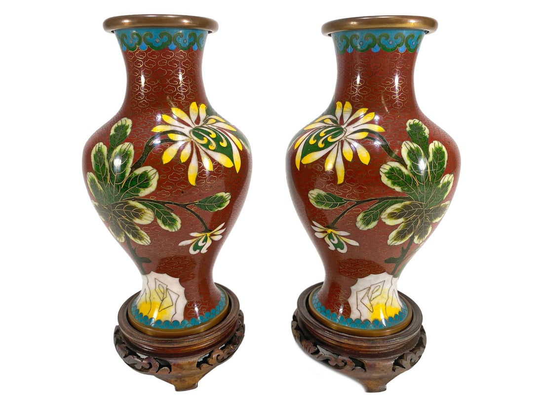 Pair of Chinese Cloisonne & Wood Vases: Pair of Chinese Cloisonne & Wood Vases. 7 7/8 x 3 7/8 in, wood base included.Good condition. Local Pick up call one day before to make an appointment. TO SHIP THIS ITEM IN USA OR INTERNATIONAL, PLEASE