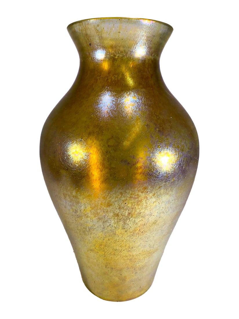 Loetz Style Iridescent Glass Vase: Loetz Style Iridescent Glass Vase. 12 3/8 x 6 3/4 in.Good condition. Local Pick up call one day before to make an appointment. TO SHIP THIS ITEM IN USA OR INTERNATIONAL, PLEASE CONTACT THE SHIPPERS :