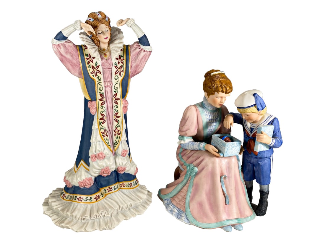 2 Lenox Sleeping Beauty & The Present Fig: 2 Lenox Sleeping Beauty & The Present Fig. 8 7/8 x 5 x 4 1/4 in and 6 5/8 x 5 1/8 x 4 in.Good condition. Local Pick up call one day before to make an appointment. TO SHIP THIS ITEM IN USA OR INTERNATI